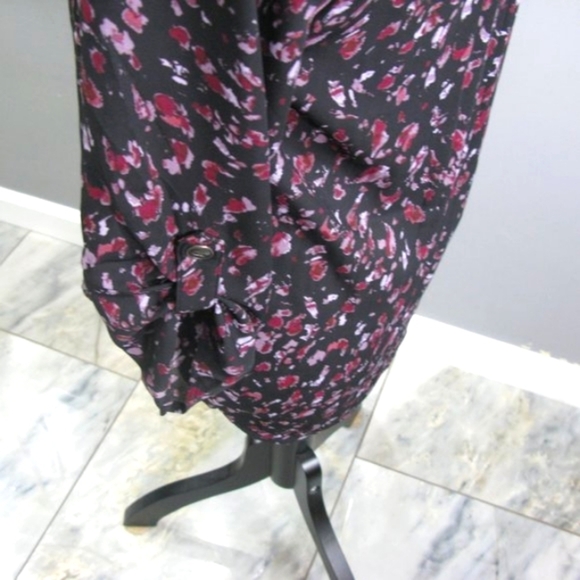 MAURICES Black/Dark Red Patterned V-Slit 3/4 Sleeve Blouse Size Small - Picture 5 of 5